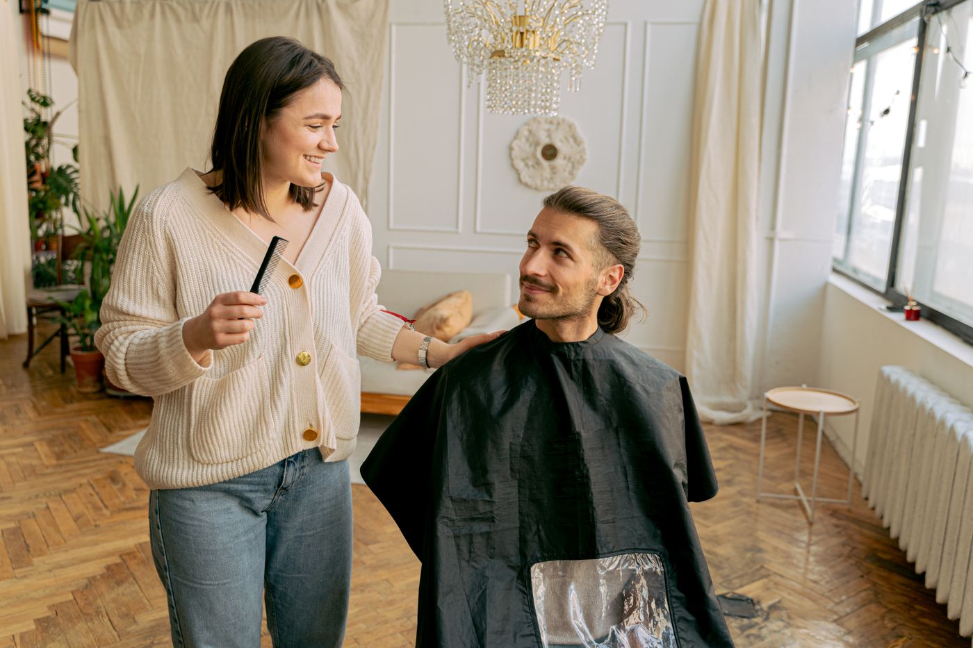 Atendimento de cabelo com luz natural